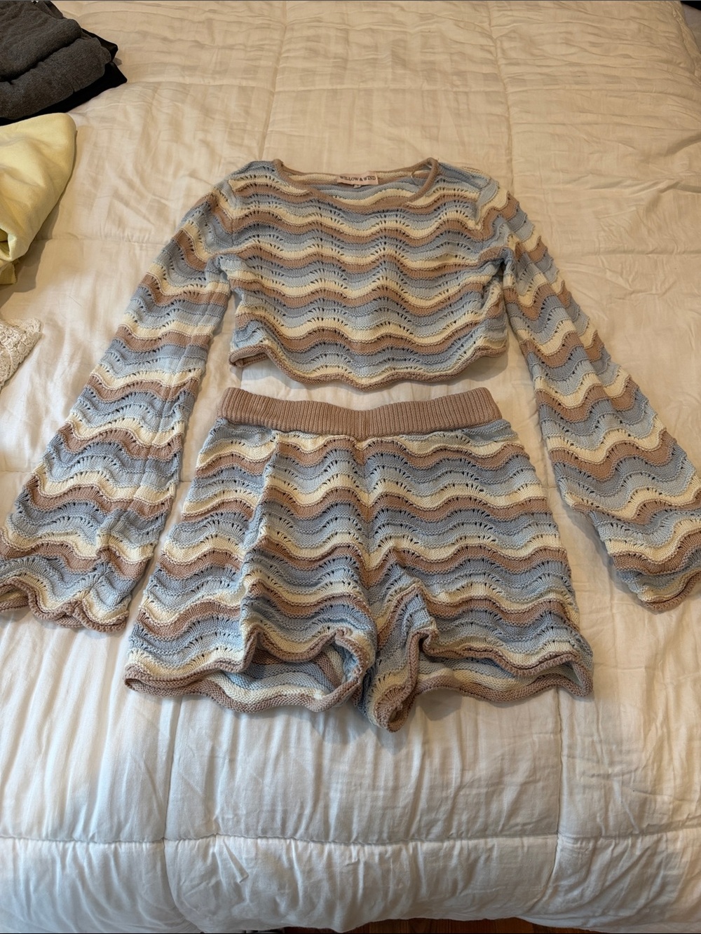 Wavy Knit Long-Sleeve Crop Top and Short Set in Blue/Beige